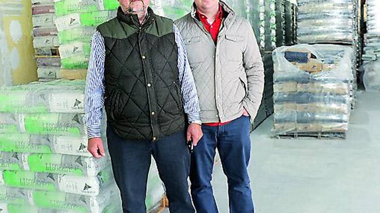 Una familia que extrae y sirve un mineral que está de moda Una familia que extrae y sirve un mineral que está de moda