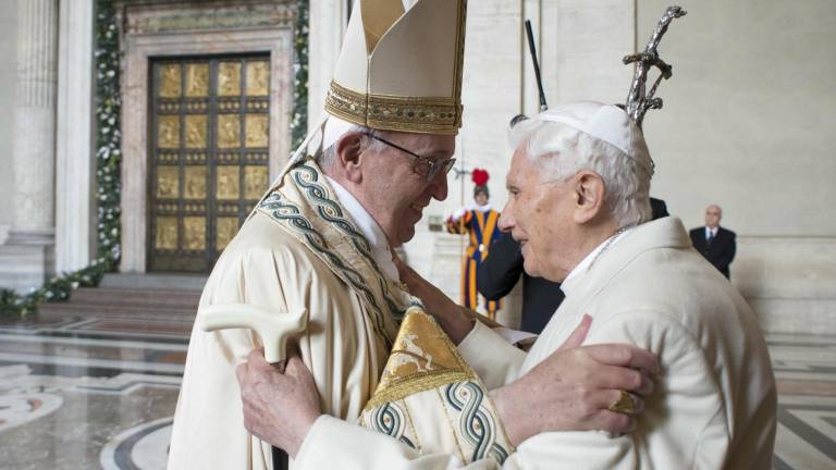 Benedicto XVI reaparece en público por el Año Jubilar Benedicto XVI reaparece en público por el Año Jubilar