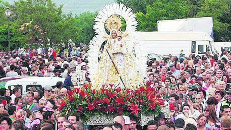 Un lucero que atrae a vecinos de El Condado en días de fe y alegría Un lucero que atrae a vecinos de El Condado en días de fe y alegría