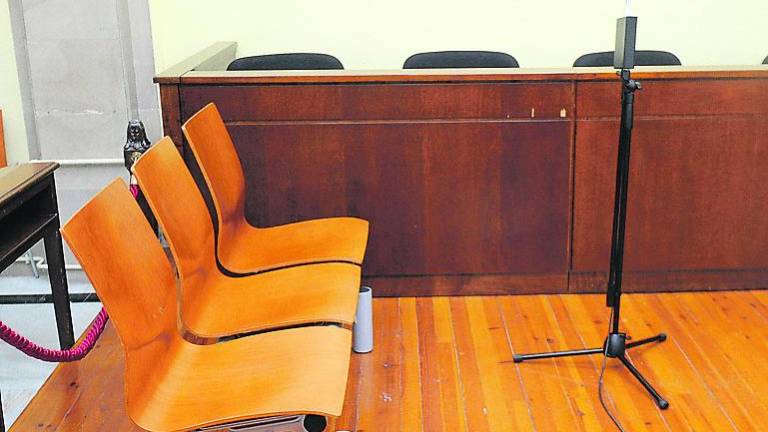 Irá a juicio por obligar a su hijo a comer del suelo Irá a juicio por obligar a su hijo a comer del suelo