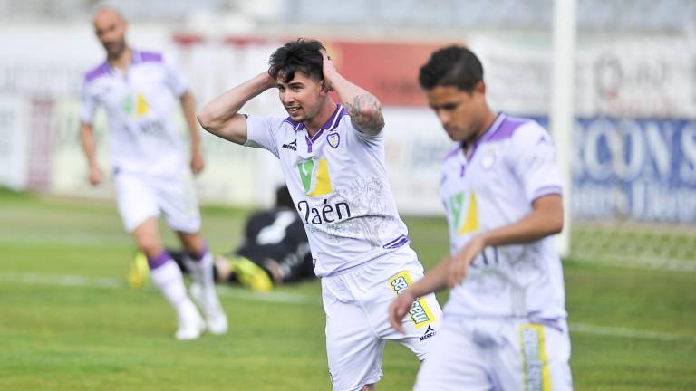 El Real Jaén pierde con claridad en casa ante el Villanovense El Real Jaén pierde con claridad en casa ante el Villanovense