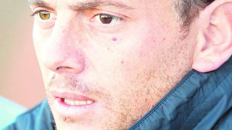 El Linares cae e insiste en su coqueteo con la zona de descenso El Linares cae e insiste en su coqueteo con la zona de descenso