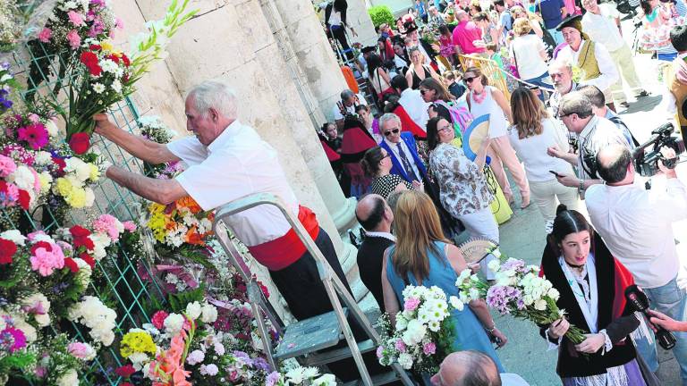 La Reina de Jaén se funde con su pueblo La Reina de Jaén se funde con su pueblo