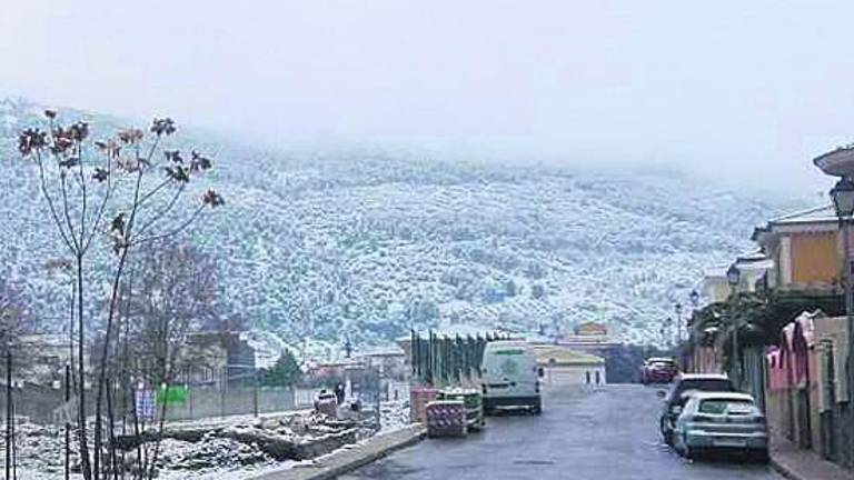 La nieve obliga a circular con cadenas en diez vías