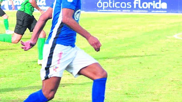 El Linares golpea a un correoso Huétor Vega El Linares golpea a un correoso Huétor Vega