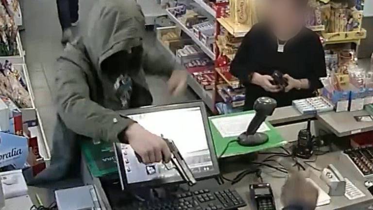 Atraco a mano armada en una gasolinera Atraco a mano armada en una gasolinera