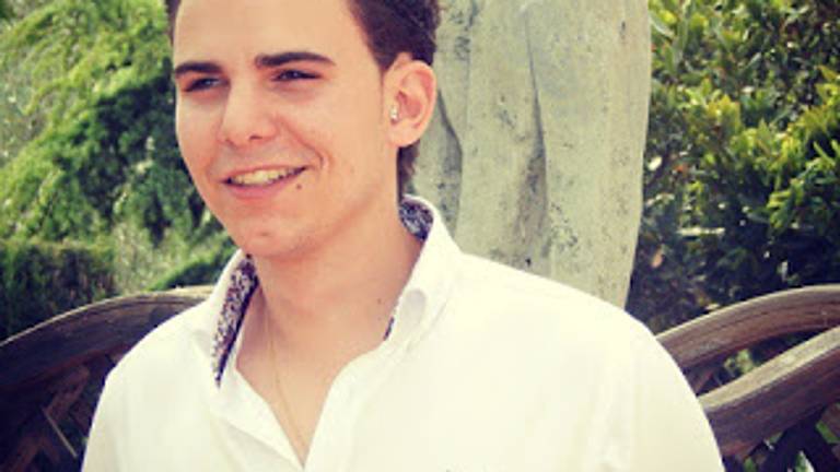 “Es inevitable recordarte con esa media sonrisa” “Es inevitable recordarte con esa media sonrisa”