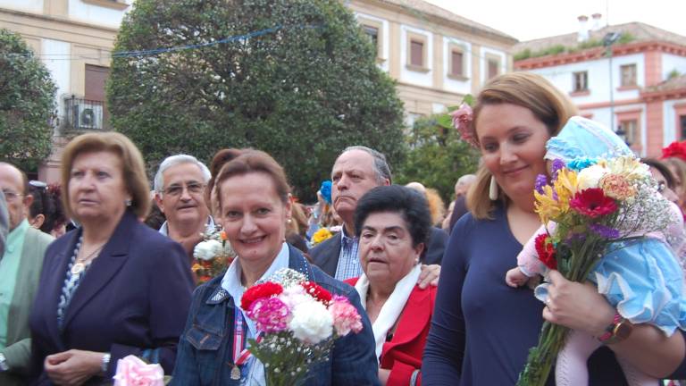 Un gran manto de flores para cubrir de amor a la Virgen de la Cabeza Un gran manto de flores para cubrir de amor a la Virgen de la Cabeza