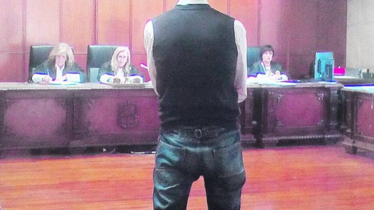 “No toqué a la niña, solo se le bajó el bikini por accidente” “No toqué a la niña, solo se le bajó el bikini por accidente”