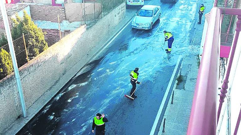 Una mujer sufre un accidente a causa de las aguas fecales