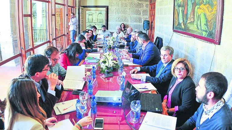 Sevilla mira por fin a la provincia Sevilla mira por fin a la provincia