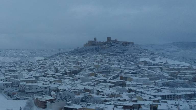 La nieve obliga a circular con cadenas en diez vías La nieve obliga a circular con cadenas en diez vías