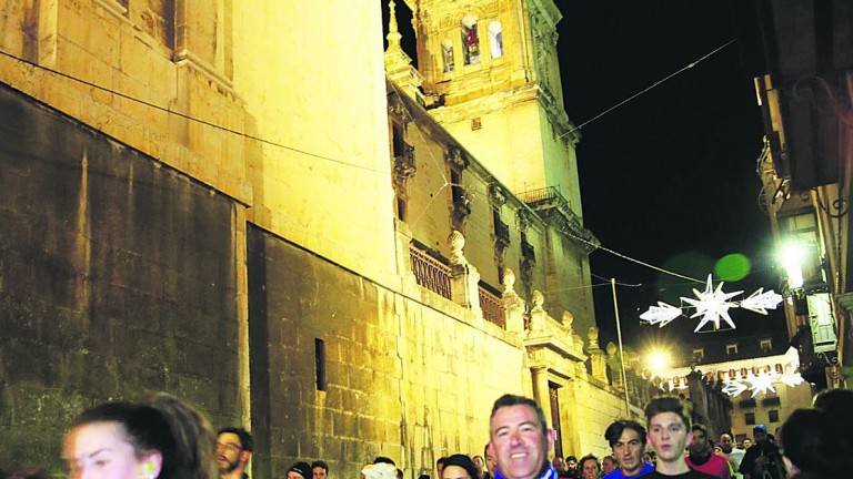 Las lumbres de San Antón arden en polémica por el cambio de día