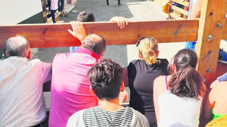 Entre vaquillas y verbenas Entre vaquillas y verbenas