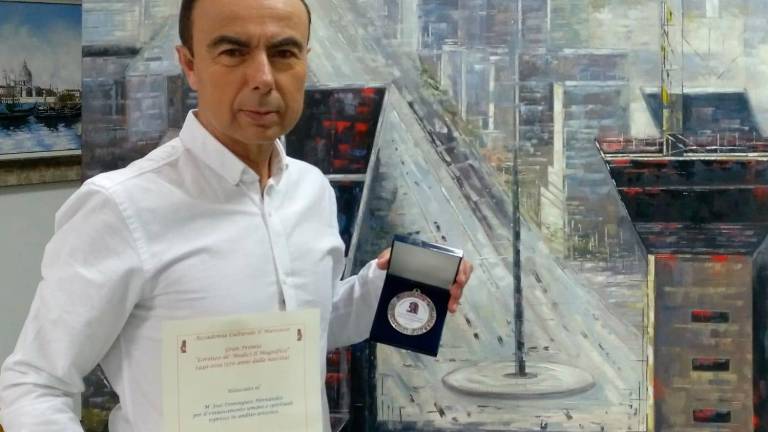 Florencia reconoce el trabajo pictórico de José Domínguez Florencia reconoce el trabajo pictórico de José Domínguez