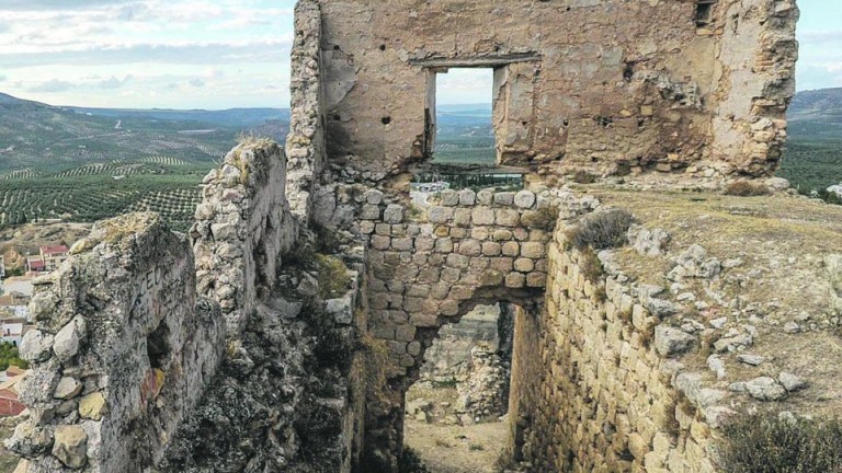 El Ayuntamiento hace una oferta económica por el Castillo de Bedmar