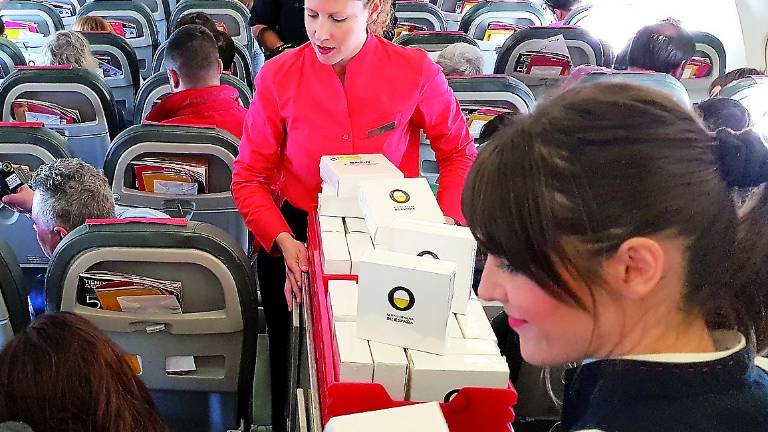 Cata de aceite en un vuelo de Iberia con destino a Londres Cata de aceite en un vuelo de Iberia con destino a Londres