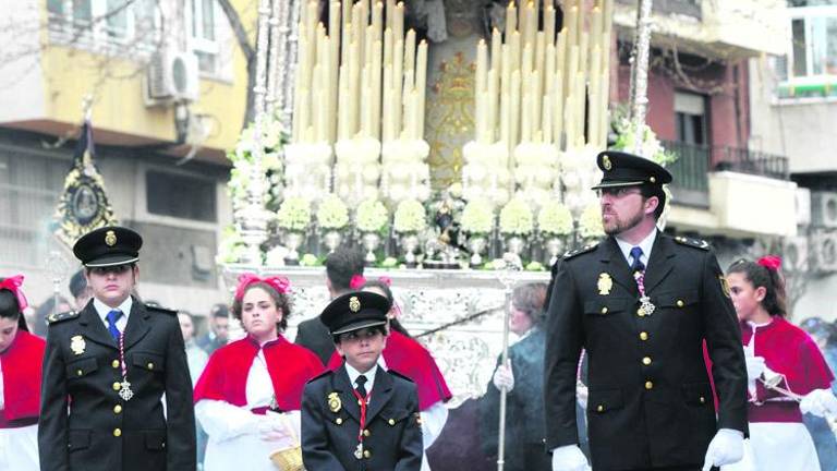 La lluvia cumple su amenaza y rompe la procesión magdalenera La lluvia cumple su amenaza y rompe la procesión magdalenera
