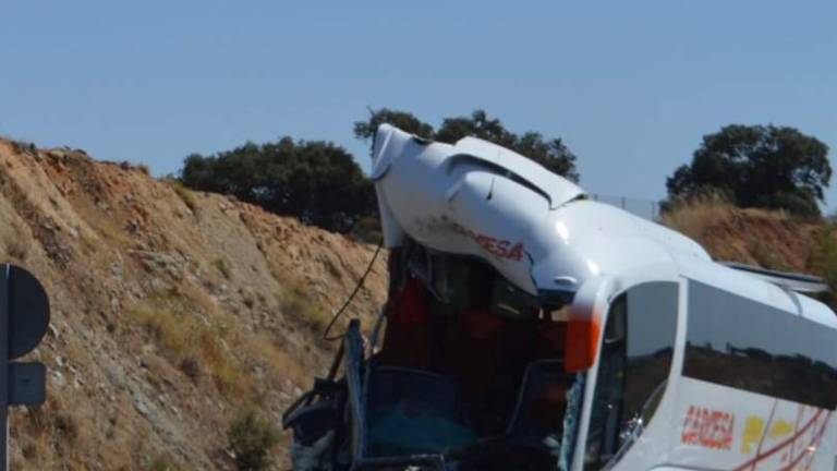 Ileso el conductor jiennense de un autobús tras un choque