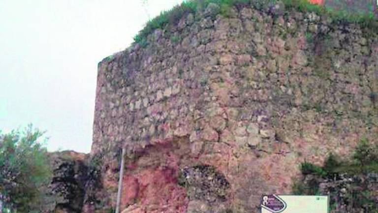 Malestar por el derrumbe de la torre del castillo de Vilches Malestar por el derrumbe de la torre del castillo de Vilches
