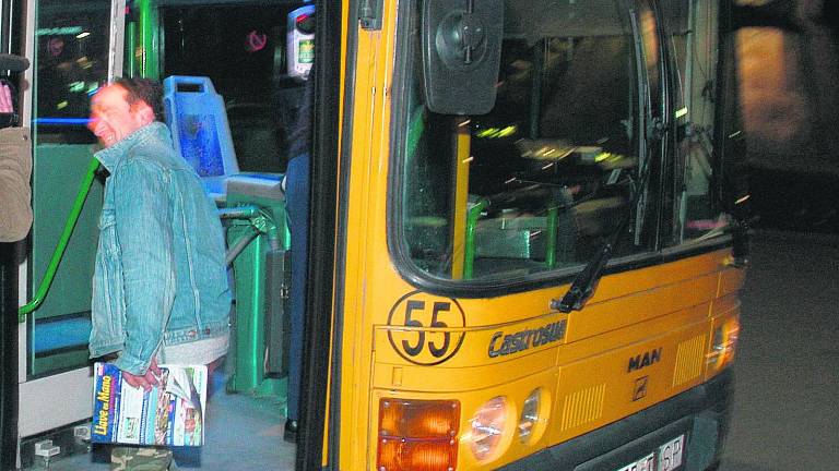 La Justicia obliga al Ayuntamiento a pagar el autobús del botellón La Justicia obliga al Ayuntamiento a pagar el autobús del botellón
