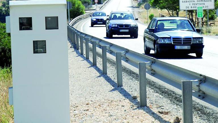 El nuevo radar de Jabalcuz controlará unos 4.400 vehículos cada día El nuevo radar de Jabalcuz controlará unos 4.400 vehículos cada día