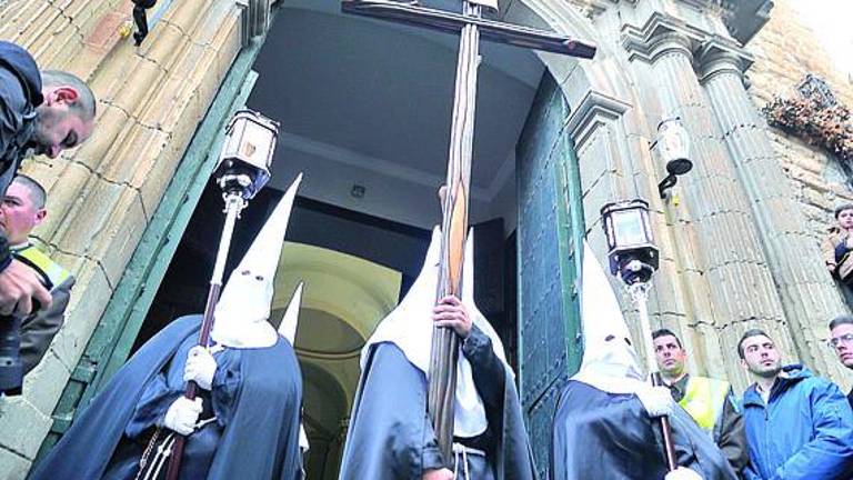 Una procesión “cum laude” Una procesión “cum laude”