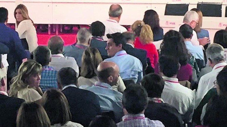 Sánchez deja la secretaría general del PSOE