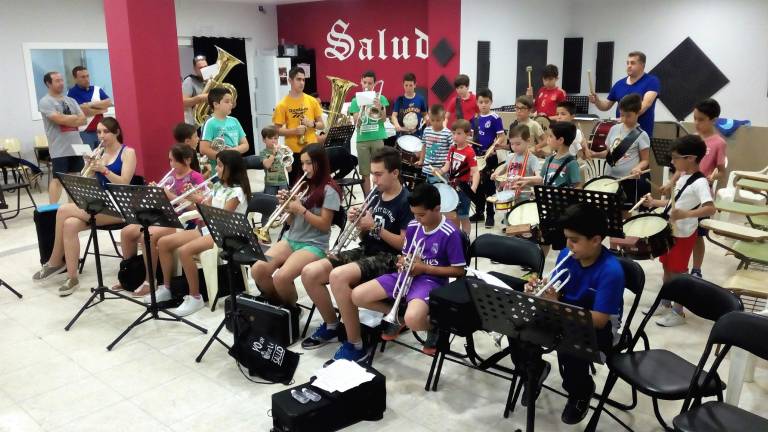 La Agrupación Musical San Juan Bautista ensaya para su estreno La Agrupación Musical San Juan Bautista ensaya para su estreno