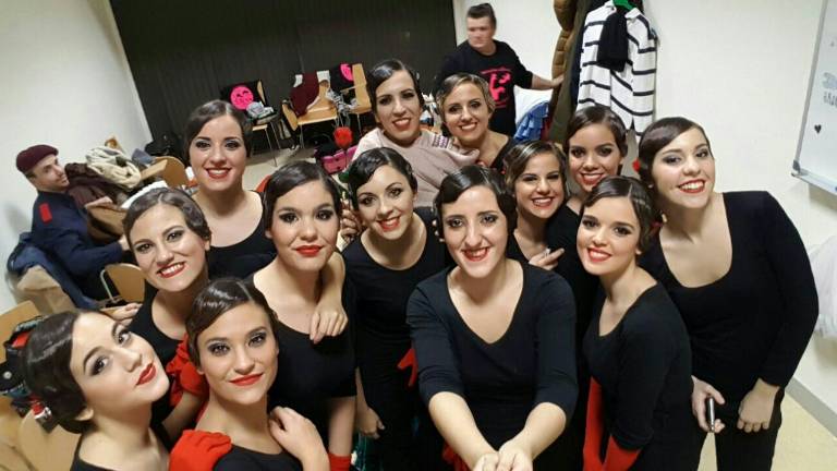 Las 13 rosas viajan a Madrid a la final de “Vive tu sueño” Las 13 rosas viajan a Madrid a la final de “Vive tu sueño”