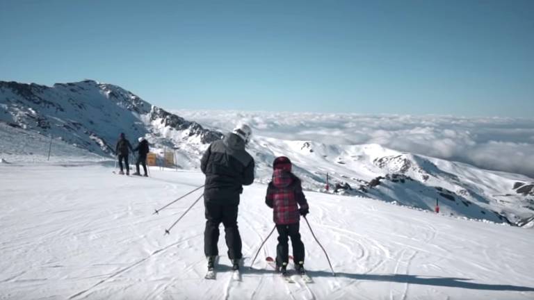 GRANADA. El milagro del sol sobre la nieve GRANADA. El milagro del sol sobre la nieve