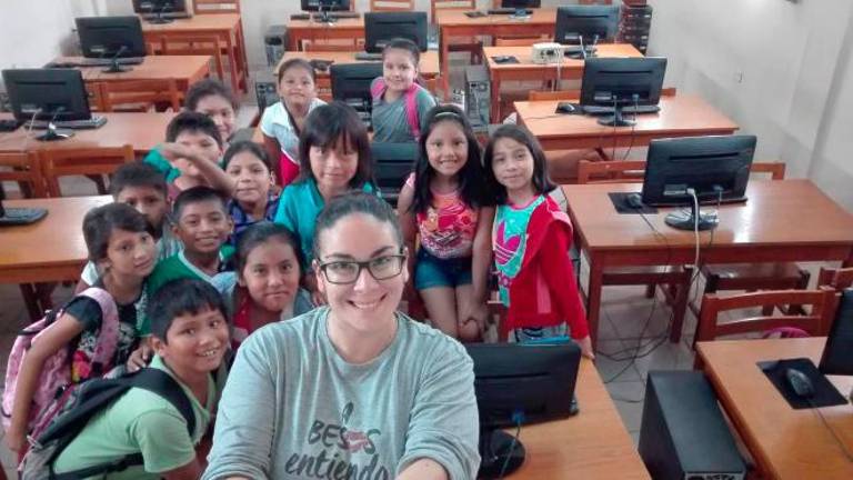 Un abrazo solidario a partes del mundo sin tanta fortuna Un abrazo solidario a partes del mundo sin tanta fortuna