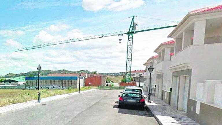 Alivio en Guarromán después de la retirada de una gran grúa Alivio en Guarromán después de la retirada de una gran grúa