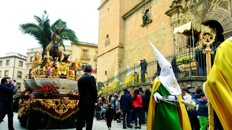 El Borriquillo acorta su recorrido por la lluvia El Borriquillo acorta su recorrido por la lluvia