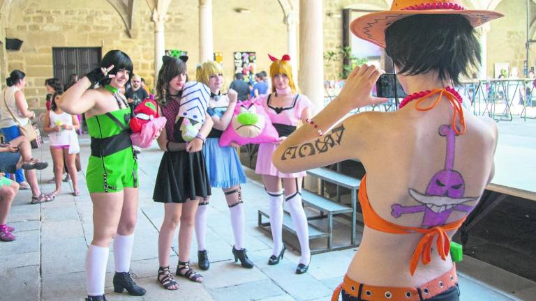 El “cosplay” llena de color la cita “Level Ub” El “cosplay” llena de color la cita “Level Ub”