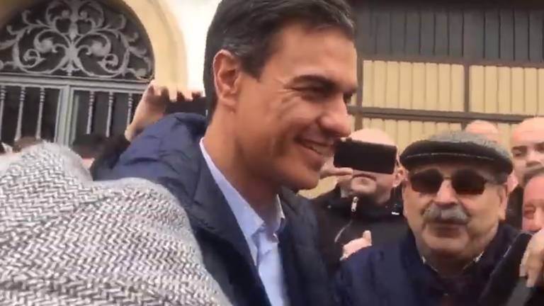 Multitudinario recibimiento a Pedro Sánchez en Alcalá