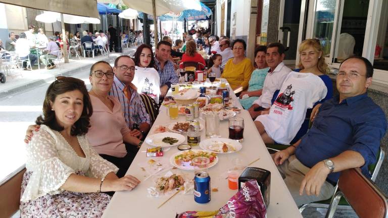 Entrega y pasión a la Virgen Entrega y pasión a la Virgen