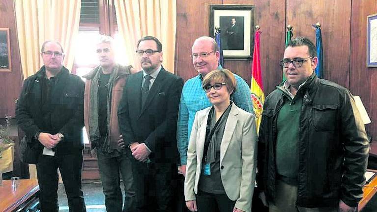 En busca de nuevos apoyos para Celia En busca de nuevos apoyos para Celia