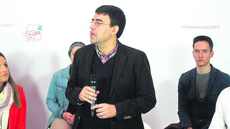 El PSOE exige que no se recurran las 35 horas El PSOE exige que no se recurran las 35 horas