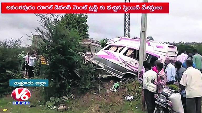 A la espera de los heridos en el accidente de India