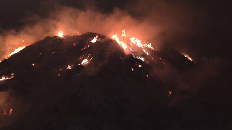 Los Bomberos sofocan un incendio de restos de poda