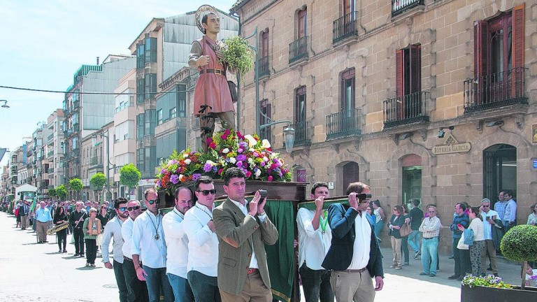 Solemne procesión para celebrar la festividad de San Isidro Labrador