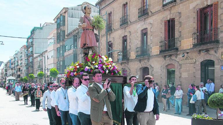 Solemne procesión para celebrar la festividad de San Isidro Labrador