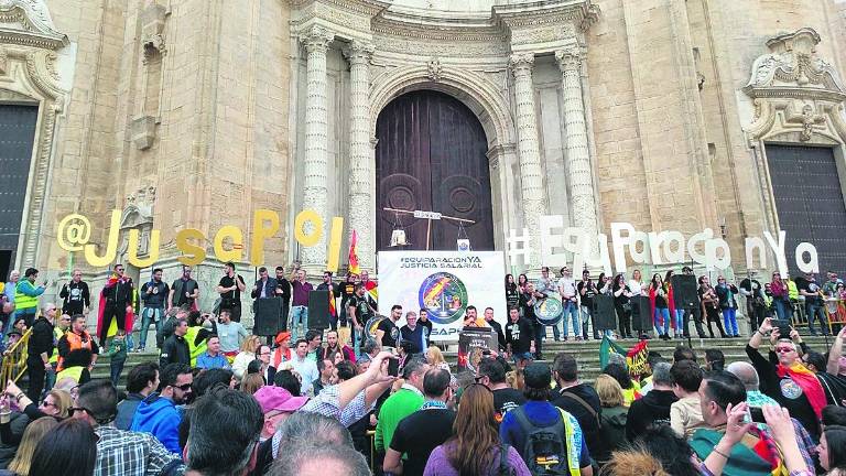 Clamor en Cádiz por la equiparación salarial Clamor en Cádiz por la equiparación salarial