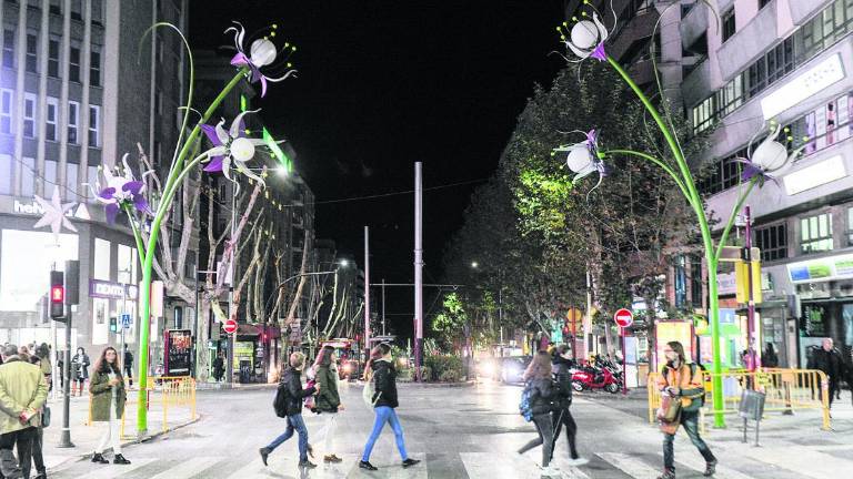Dos obras del escultor José Ríos para iluminar el comercio Dos obras del escultor José Ríos para iluminar el comercio