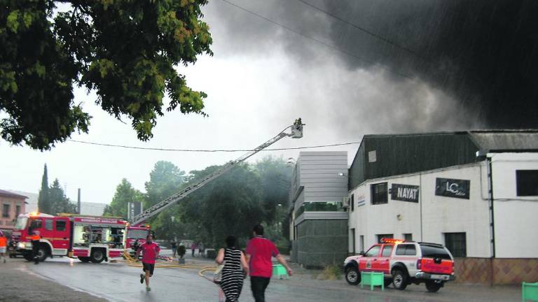 Fuego en el Polígono de la Estación de Andújar Fuego en el Polígono de la Estación de Andújar