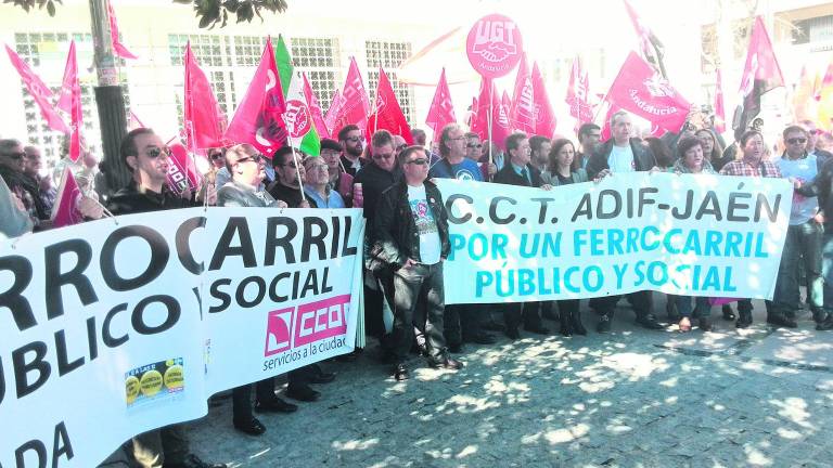La Mesa por el Ferrocarril sale a la calle en busca de los jiennenses La Mesa por el Ferrocarril sale a la calle en busca de los jiennenses
