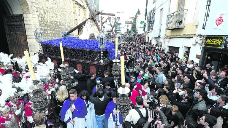 La lluvia cumple su amenaza y rompe la procesión magdalenera La lluvia cumple su amenaza y rompe la procesión magdalenera