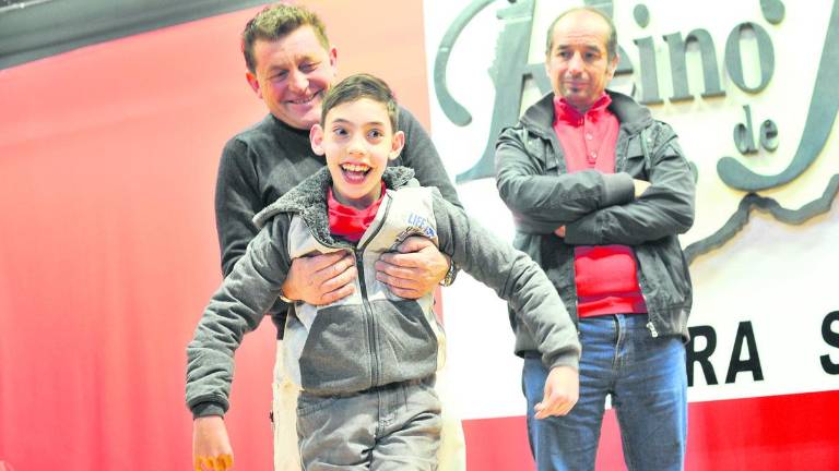 Un aplauso a quienes trabajan para engrandecer la provincia Un aplauso a quienes trabajan para engrandecer la provincia