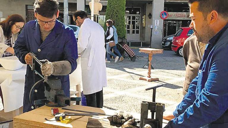 La Escuela de Arte “se echa a la calle” La Escuela de Arte “se echa a la calle”